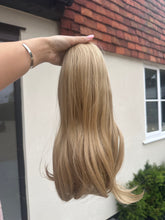 Load image into Gallery viewer, Caramel blonde
